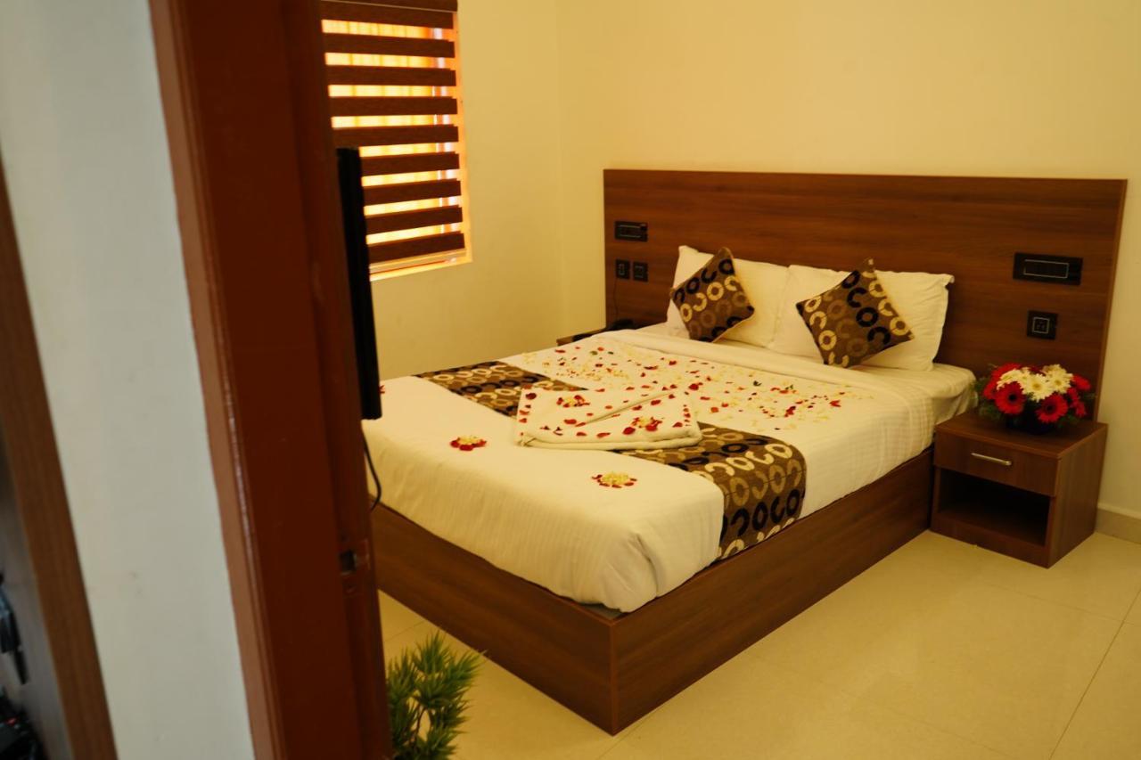 The Patio Thekkady Hotel Buitenkant foto